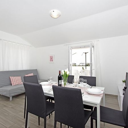 Apartments Frado Новаля Екстериор снимка