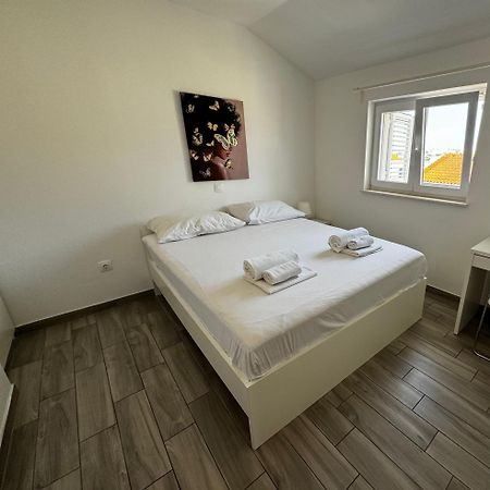 Apartments Frado Новаля Екстериор снимка