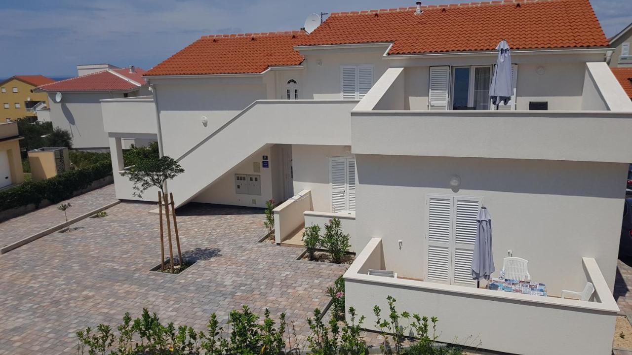 Apartments Frado Новаля Екстериор снимка