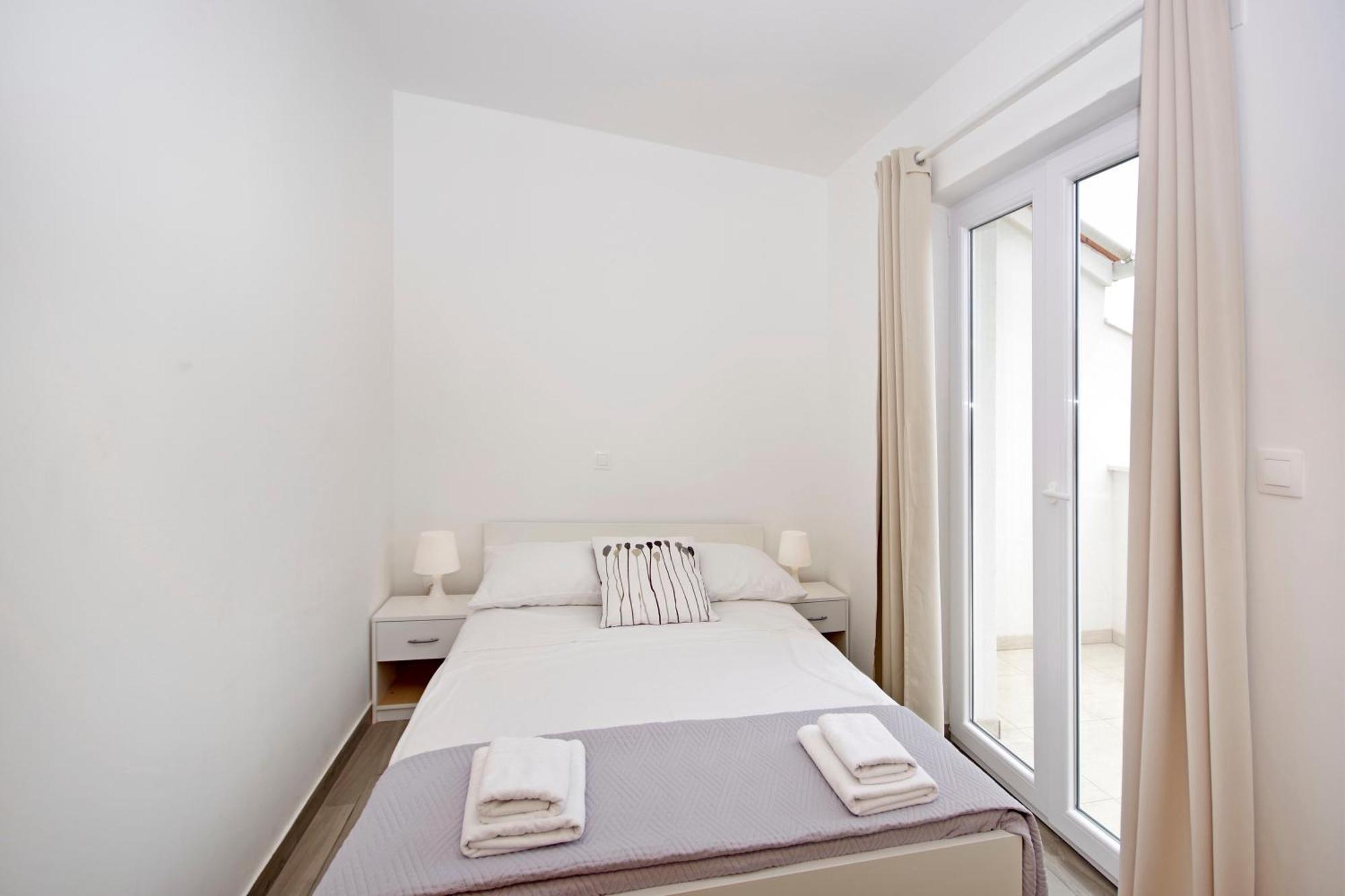 Apartments Frado Новаля Екстериор снимка