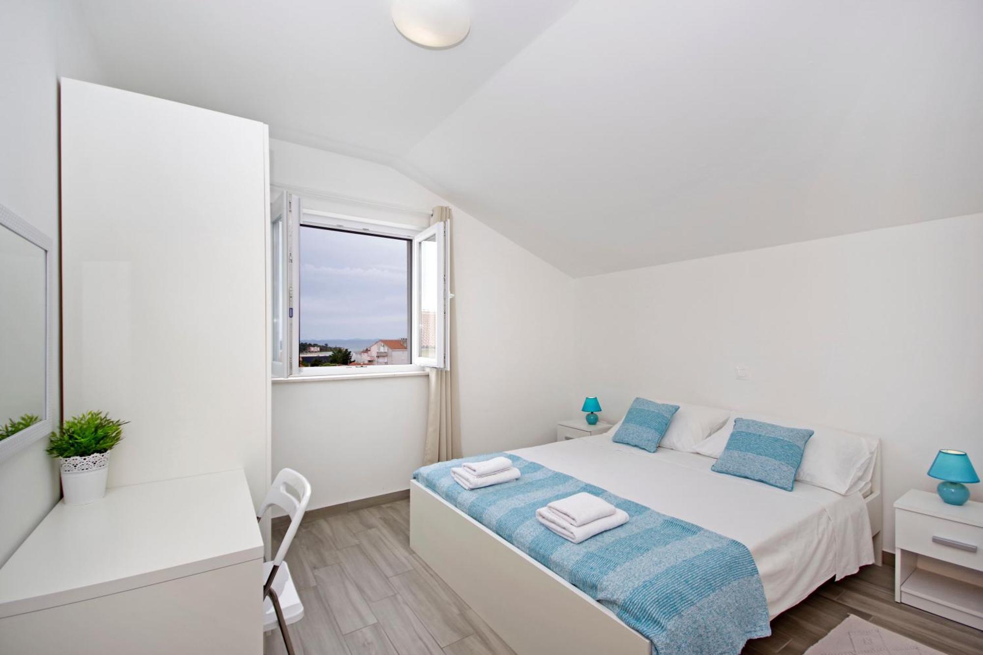Apartments Frado Новаля Екстериор снимка