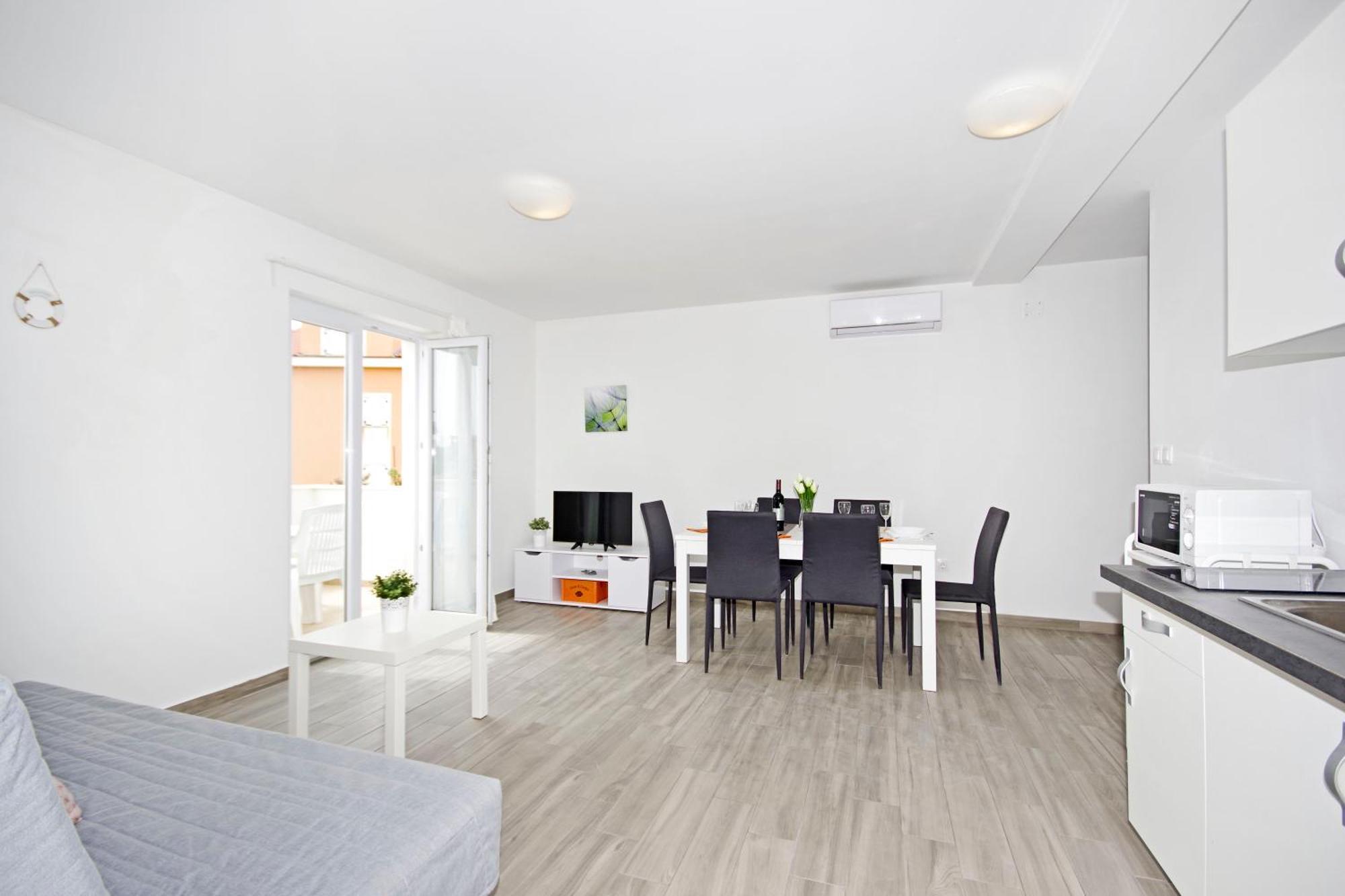 Apartments Frado Новаля Екстериор снимка
