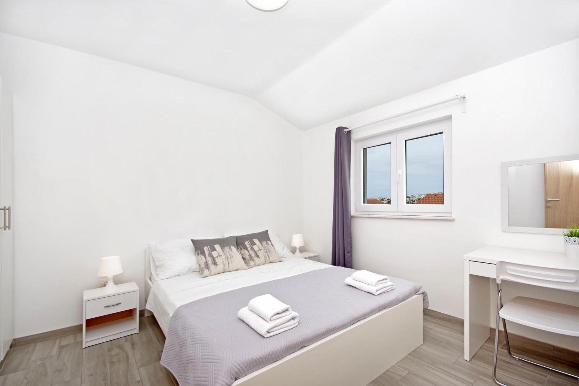 Apartments Frado Новаля Екстериор снимка
