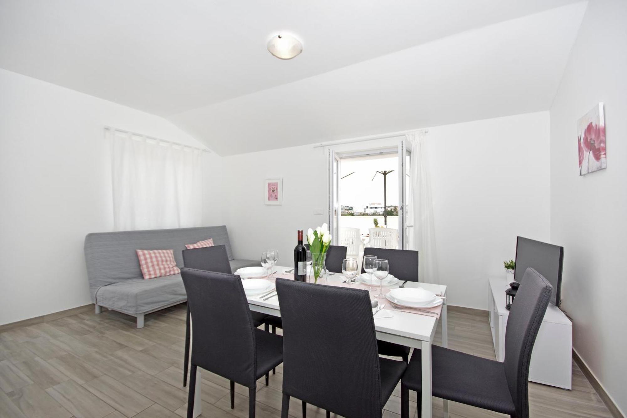 Apartments Frado Новаля Екстериор снимка