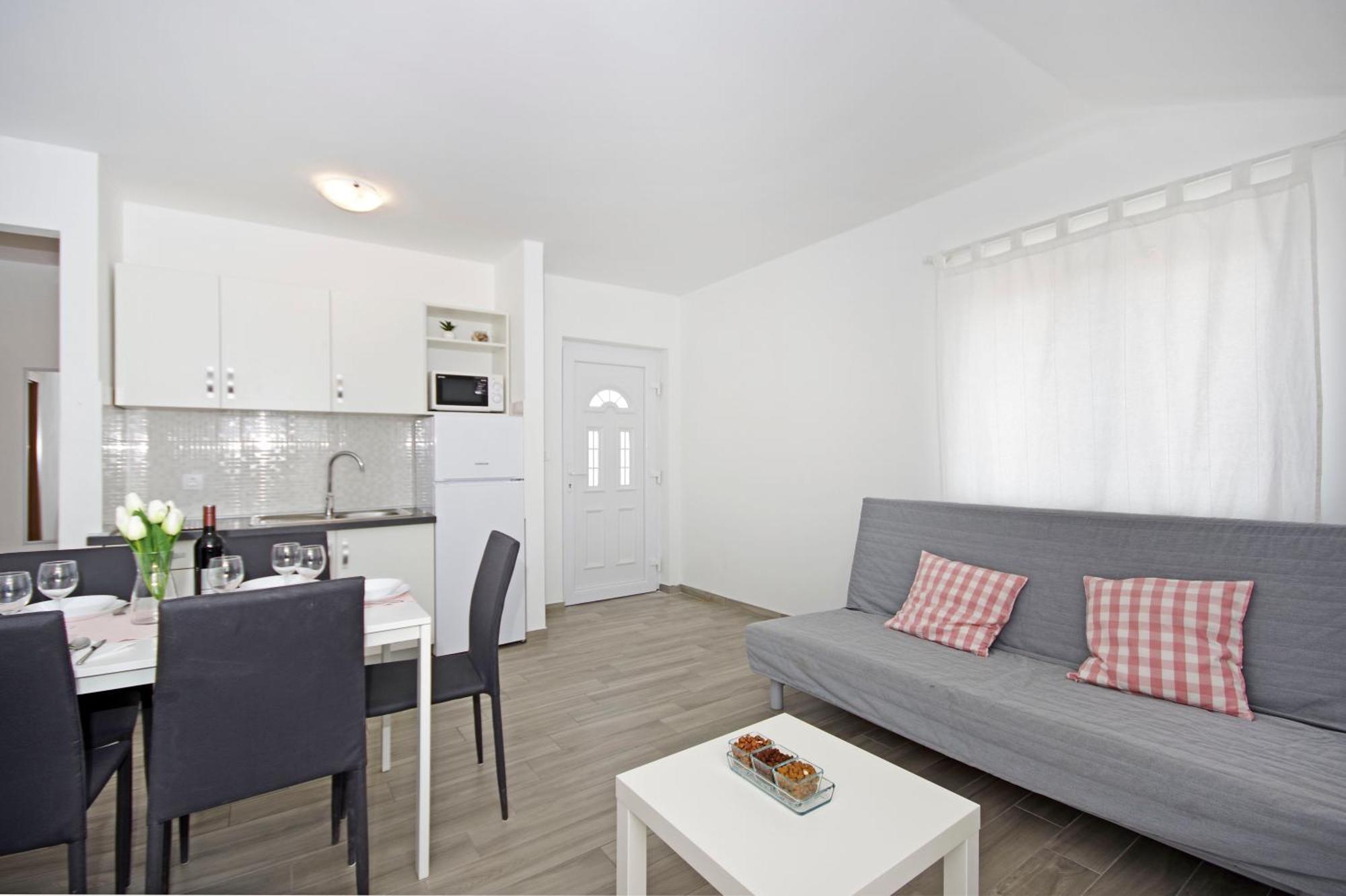 Apartments Frado Новаля Екстериор снимка