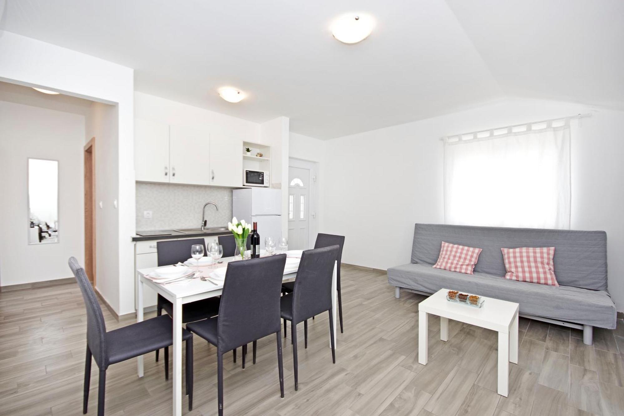 Apartments Frado Новаля Екстериор снимка