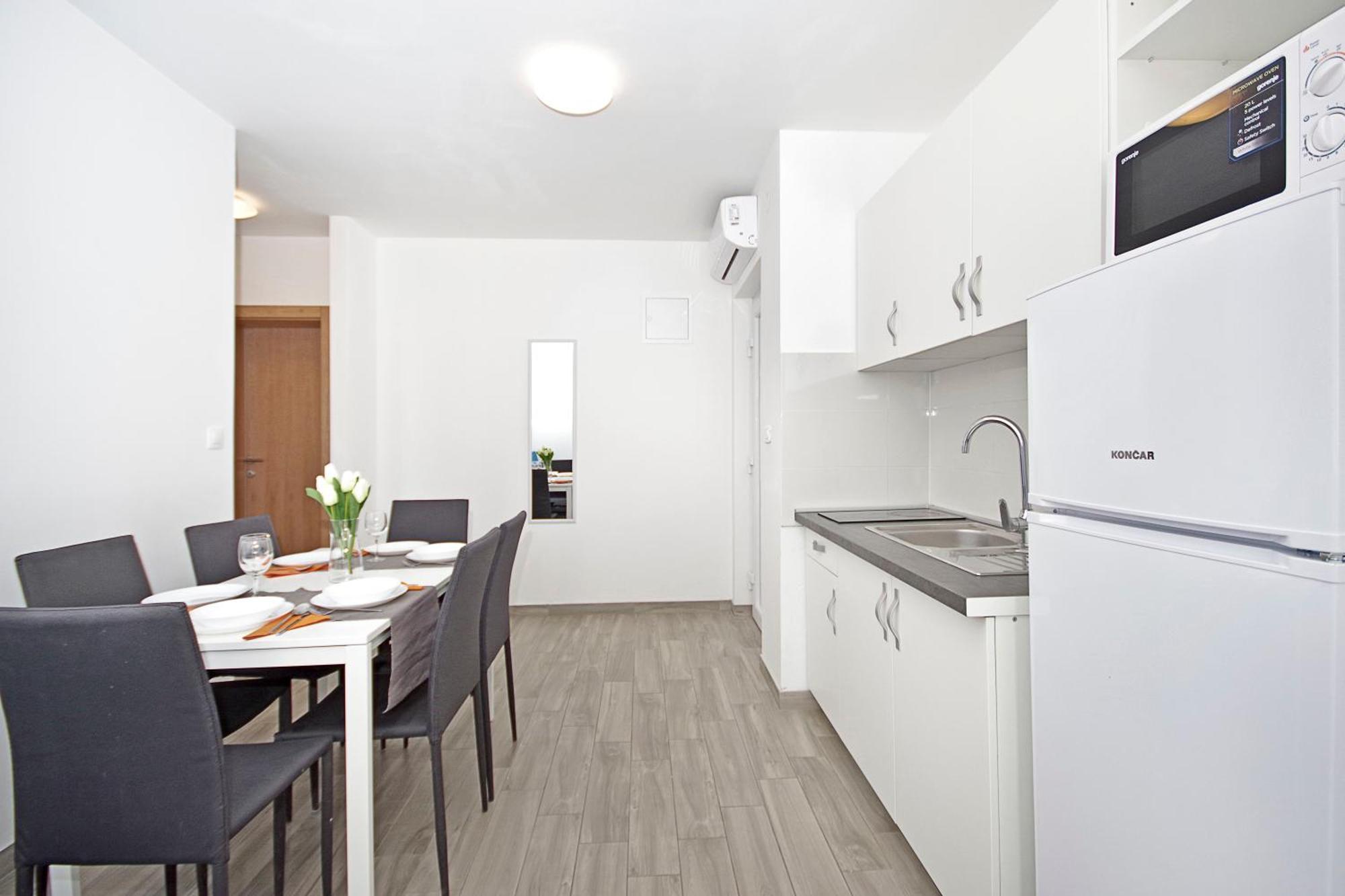 Apartments Frado Новаля Екстериор снимка