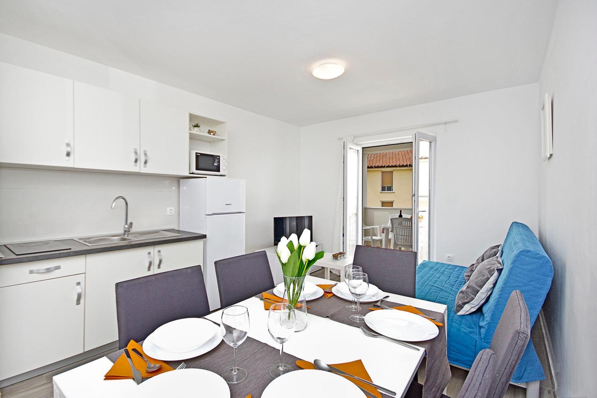 Apartments Frado Новаля Екстериор снимка