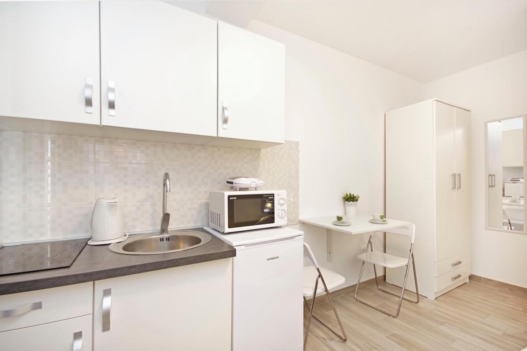 Apartments Frado Новаля Екстериор снимка