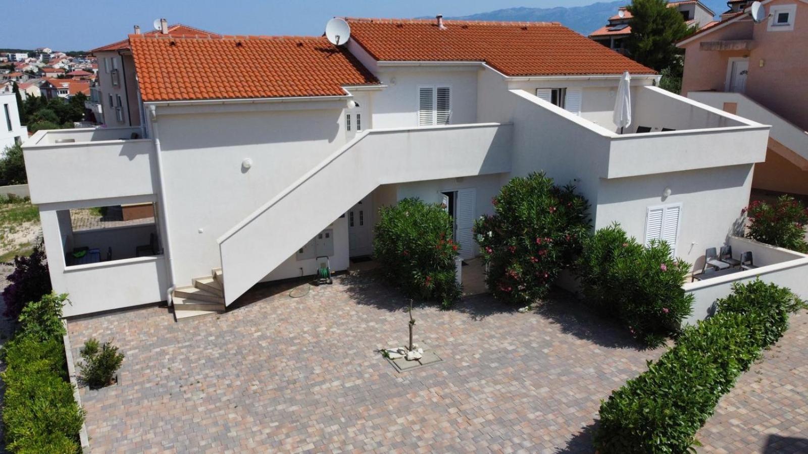 Apartments Frado Новаля Екстериор снимка