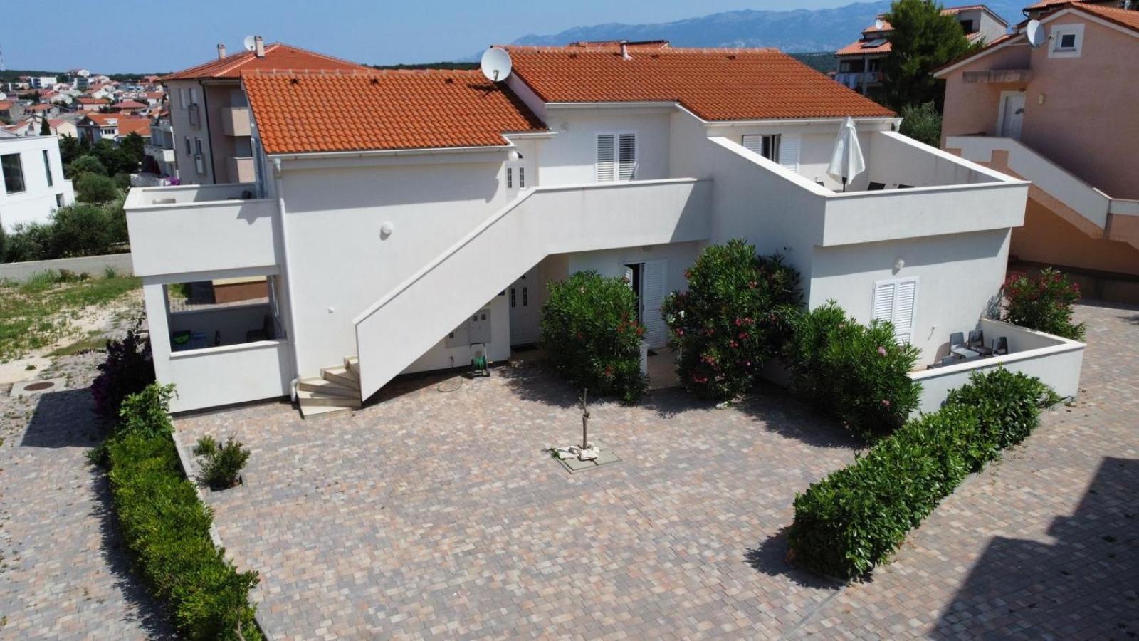 Apartments Frado Новаля Екстериор снимка