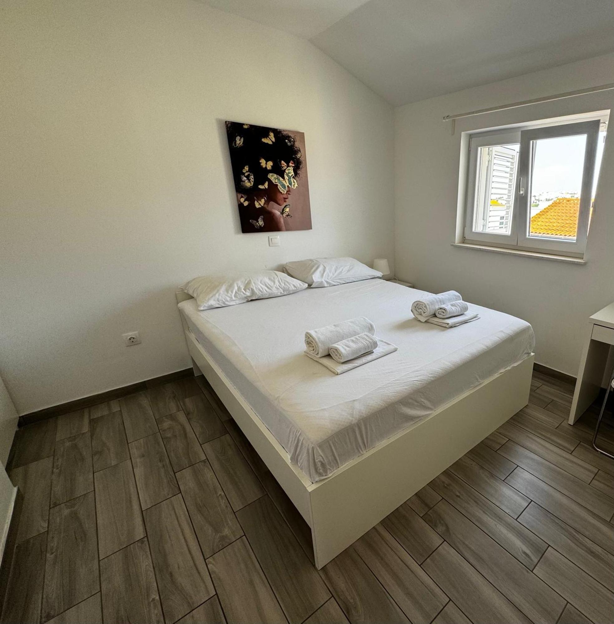 Apartments Frado Новаля Екстериор снимка