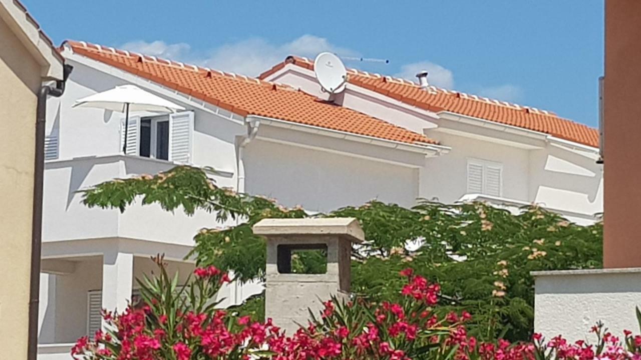 Apartments Frado Новаля Екстериор снимка