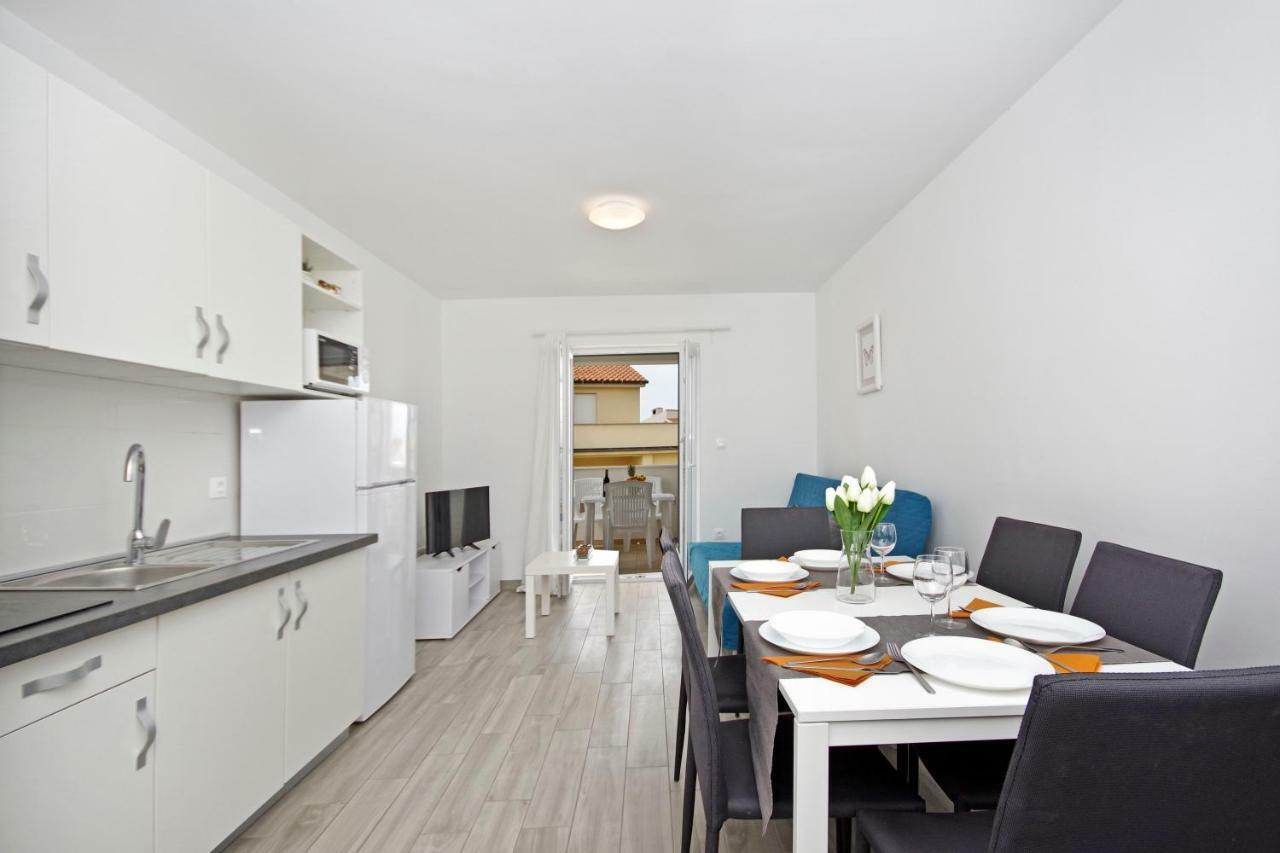 Apartments Frado Новаля Екстериор снимка